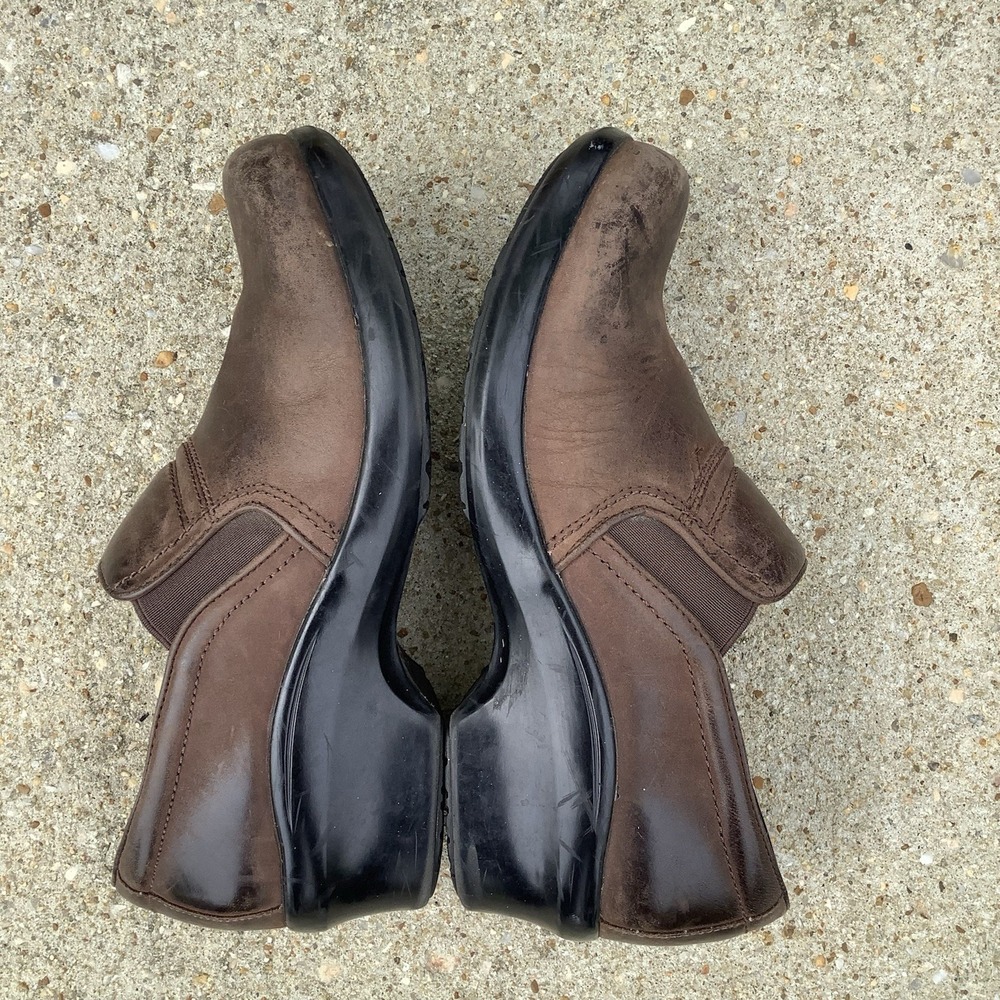 Ariat Women's Size 10B‎ Distressed Leather  Brown Round Toe Clog Loafers.
